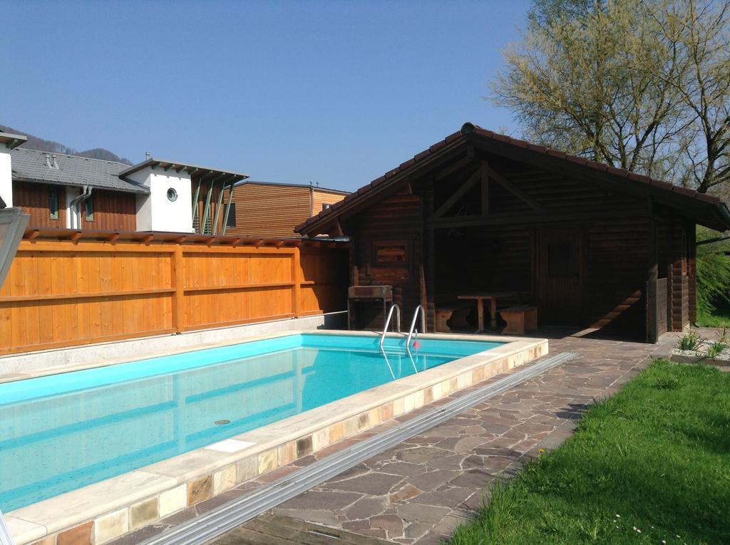 Leonsteinerhof Bed & Breakfast Bagian luar foto