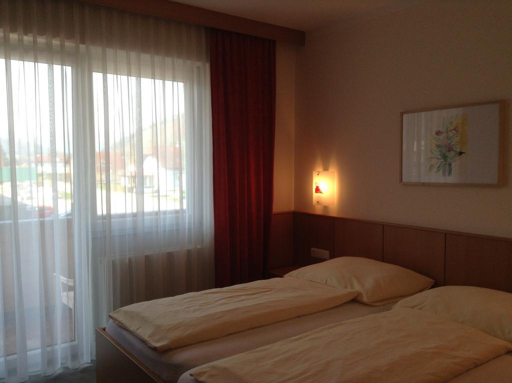 Leonsteinerhof Bed & Breakfast Bagian luar foto