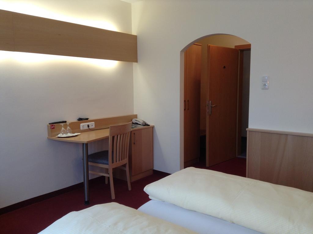 Leonsteinerhof Bed & Breakfast Bagian luar foto