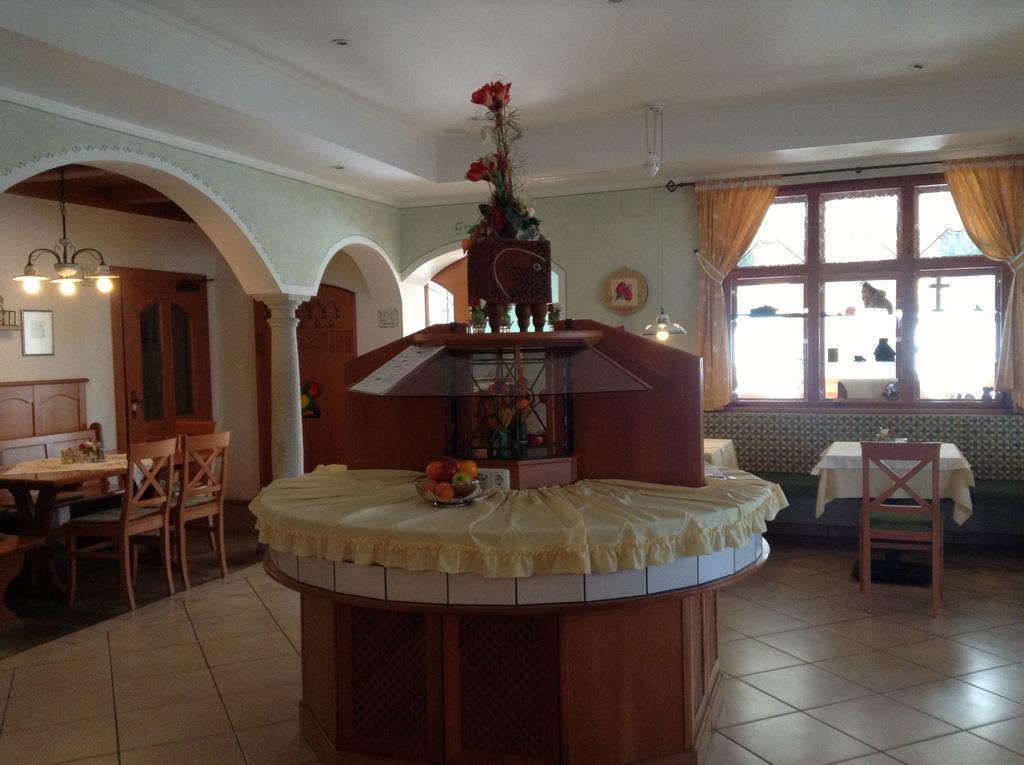 Leonsteinerhof Bed & Breakfast Bagian luar foto