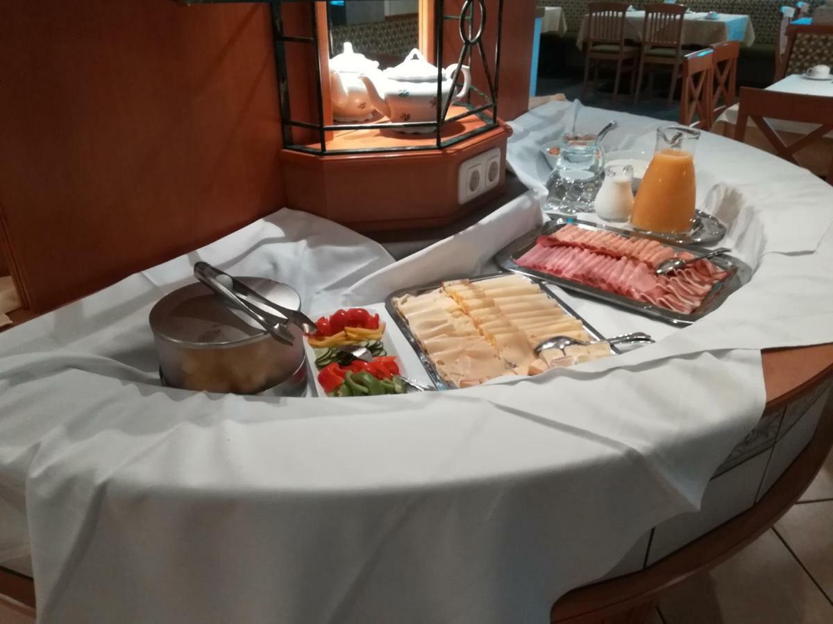Leonsteinerhof Bed & Breakfast Bagian luar foto