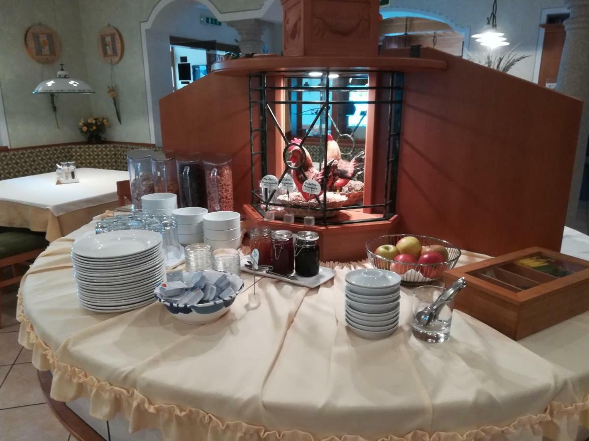 Leonsteinerhof Bed & Breakfast Bagian luar foto