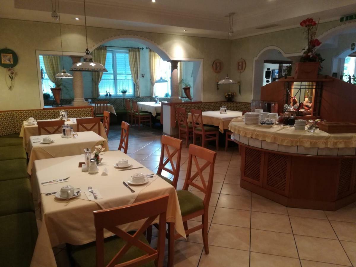 Leonsteinerhof Bed & Breakfast Bagian luar foto